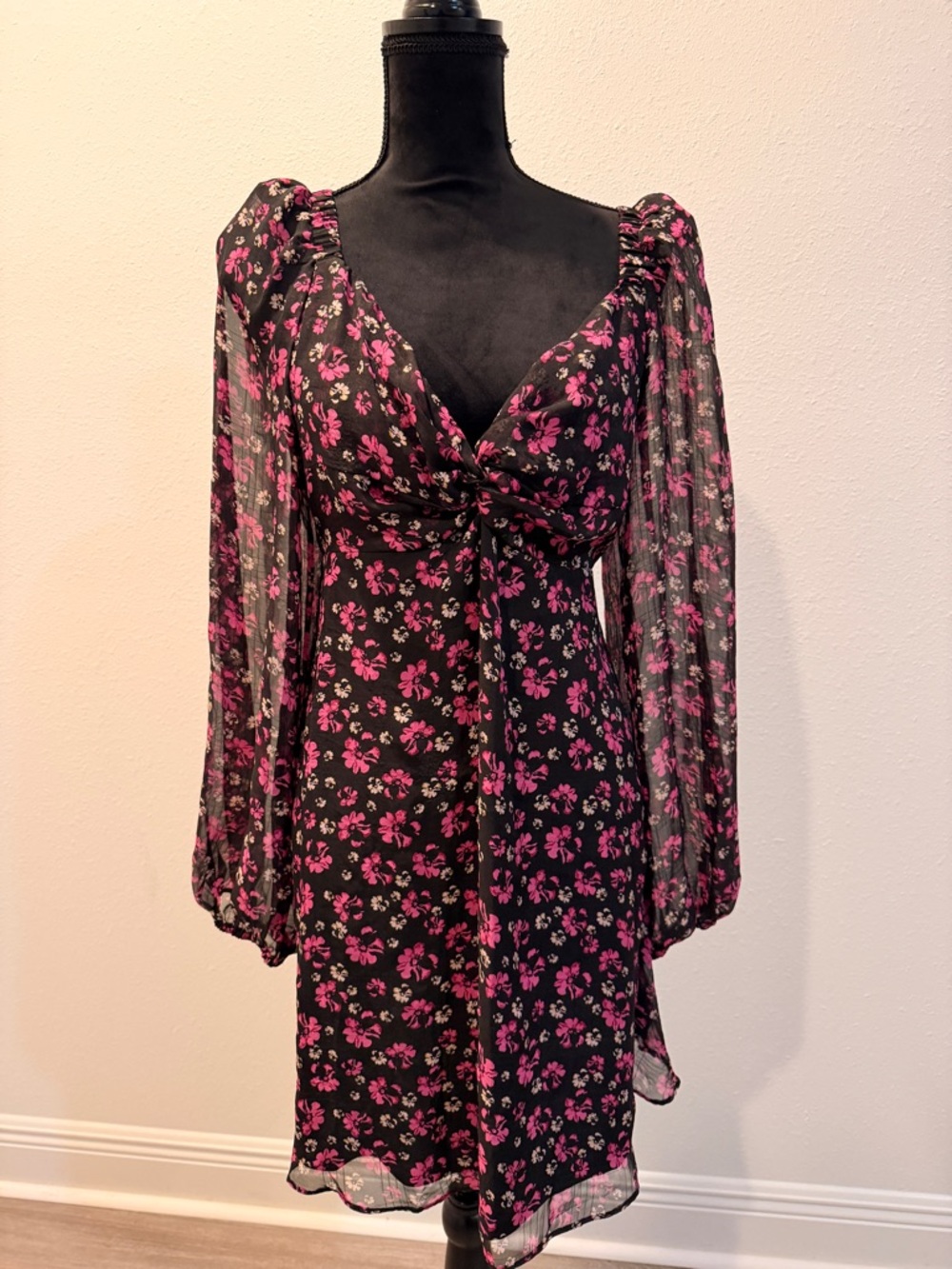 Astr Black & Pink Floral Long Sleeve V-Neck Dress